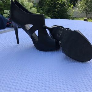 Sexy Black Heels, Sz Unknown at this time